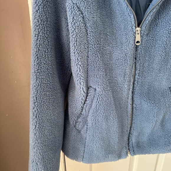 Periwinkle fuzzy jacket size large - Picture 2 of 6